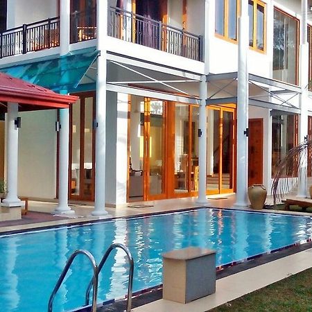 White Palace Otel Gampaha Dış mekan fotoğraf