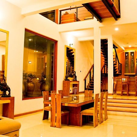 White Palace Otel Gampaha Dış mekan fotoğraf