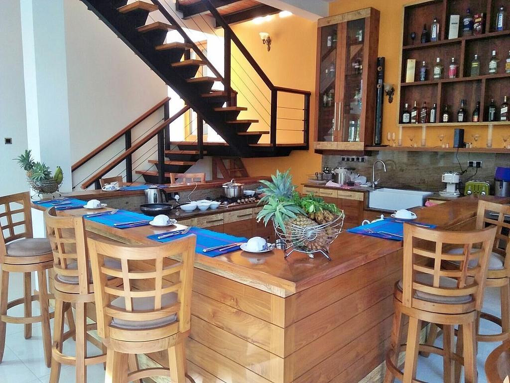 White Palace Otel Gampaha Dış mekan fotoğraf