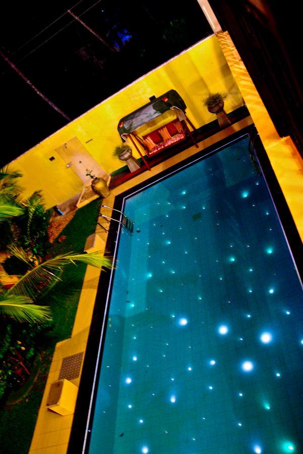 White Palace Otel Gampaha Dış mekan fotoğraf