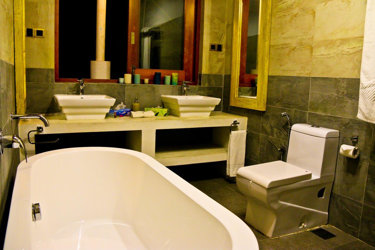 White Palace Otel Gampaha Dış mekan fotoğraf