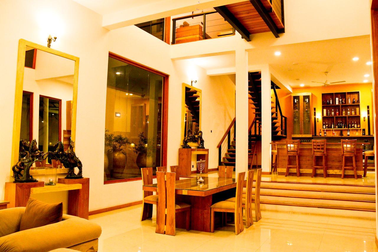 White Palace Otel Gampaha Dış mekan fotoğraf